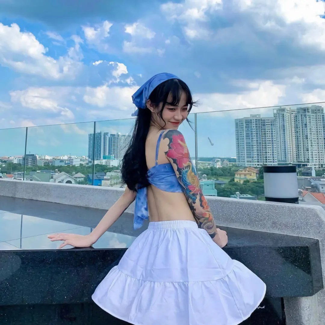 龙纹身的女鬼入镜